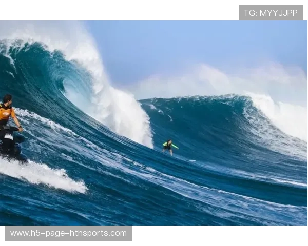 冲浪选手勇闯18米巨浪，秀出极限挑战的荣耀篇章